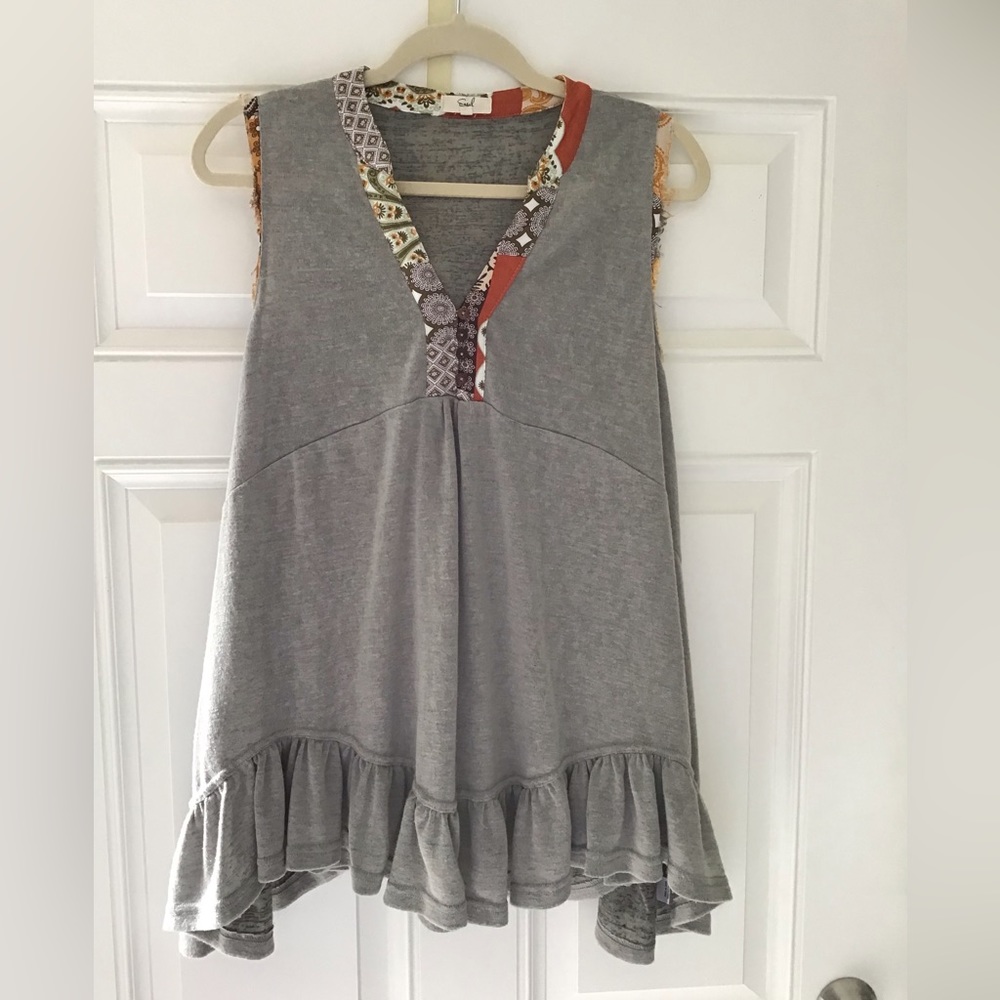 Easel sleeveless shirt size small